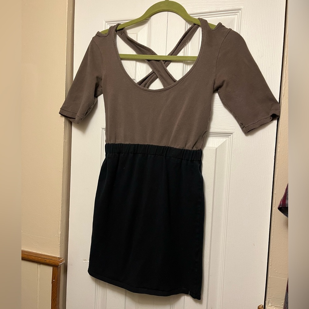 Cross-back mini dress with half sleeves